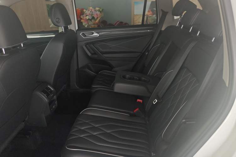 Used Volkswagen Tiguan L 2024 Outstanding Model 330TSI Automatic Two-Wheel Drive R-Line Dragon Glory Edition