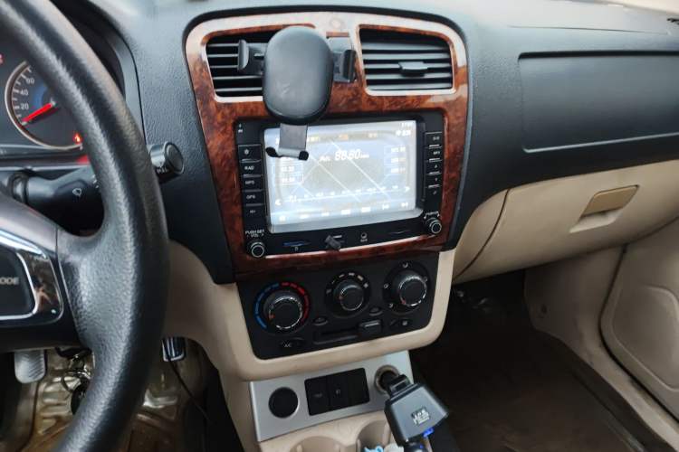 Used Dongfeng Fengon 2013 1.5L Manual Comfort Version DK15 Audio And AC Panel