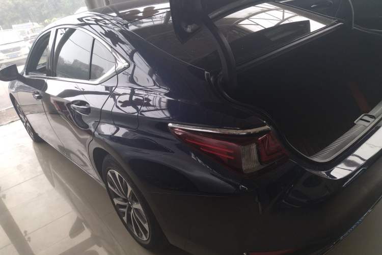 Used Lexus ES 2021 200 Excellence Edition
