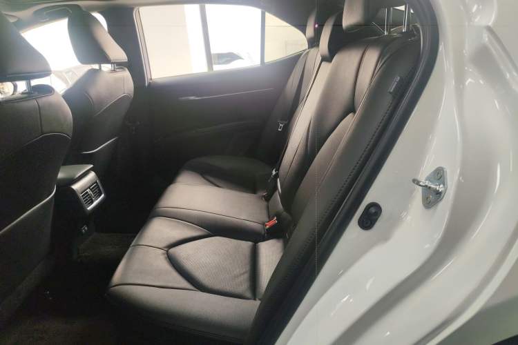 Used Toyota Camry 2021 2.0G Luxury Edition
