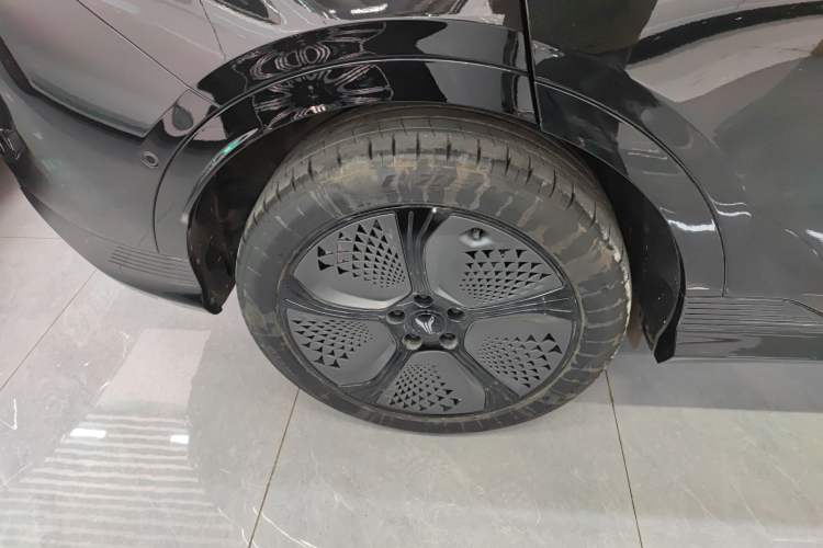 Used VOYAH COURAGE 2024 Four-Wheel Drive Global Edition Exterior 8