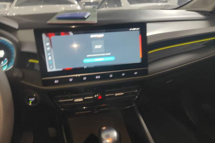 Used Roewe i5 2021 1.5L CVT Diamond Edition Audio And AC Panel