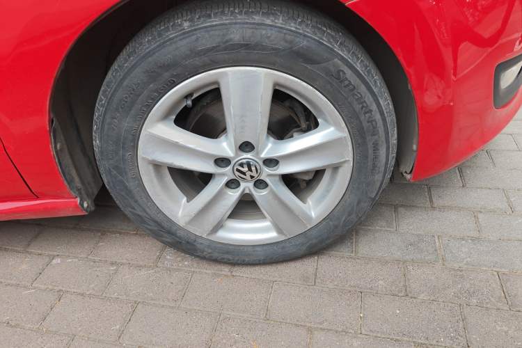 Used Volkswagen Polo 2011 1.6L Automatic ZhiShang Version Right Front Wheel Hub