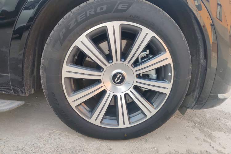 Used Hima AITO M8 2025 Extended-Range Max+ Version 53.4 kWh 6-Seater Edition
