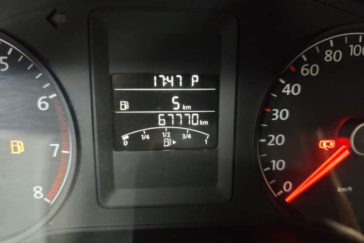 Used Volkswagen Sagitar 2012 1.6L Automatic Fashion Edition Odometer Close Up