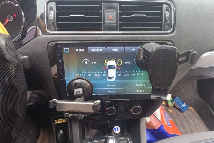 Used Volkswagen Sagitar 2018 1.6L Automatic Comfort Model Audio And AC Panel