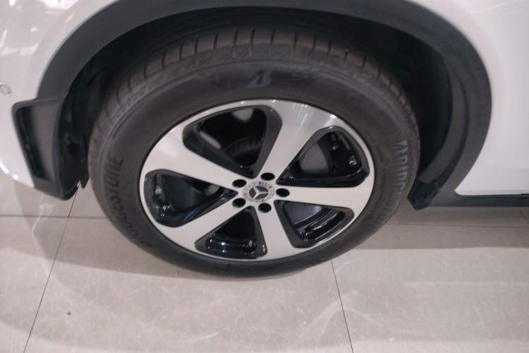 Used Mercedes-Benz GLC 2022 Facelifted GLC 260 L 4MATIC Dynamic Edition Left Front Wheel Hub