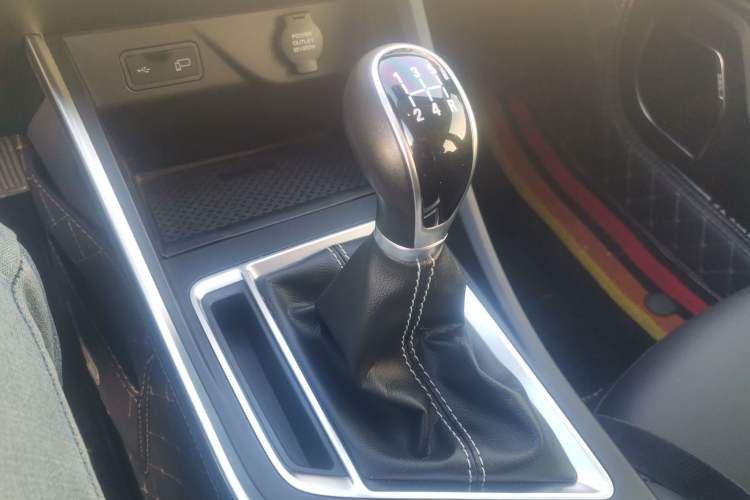 Used Geely Auto Vision X3 2019 Upgraded Model 1.5L Manual Elite Version
