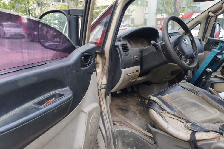 Used FORTHING Lingzhi 2016 M3 1.6L 7-Seater Luxury Model China IV Standard Driver Seat