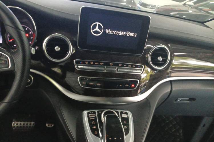 Used Mercedes-Benz V-Class 2018 V 260 Prestige Edition China VI Audio And AC Panel