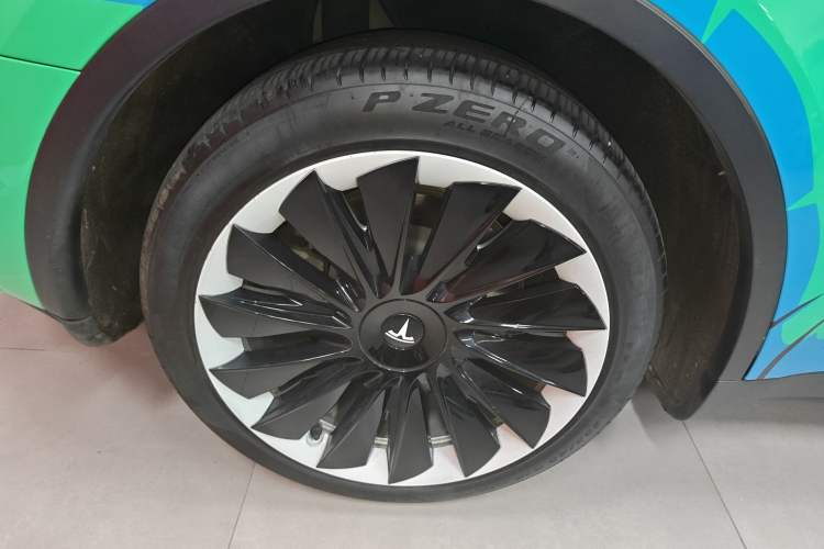 Used Tesla Model Y 2022 Revised Version Rear-Wheel Drive Right Rear Wheel Hub