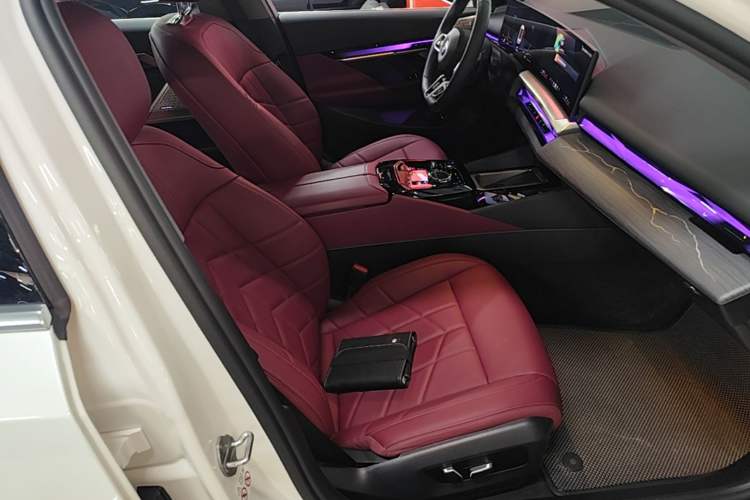 Used BMW 5 Series 2024 530Li Leading Model M Sport Package Right Front Seat