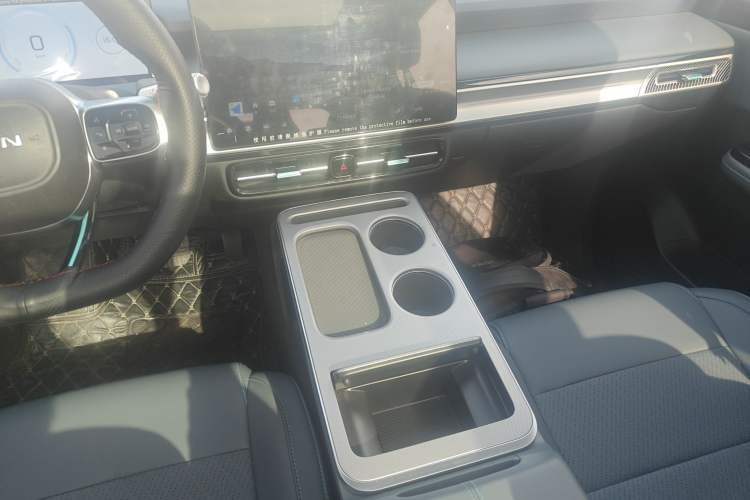 Used AION Y 2023 Plus 510 Smart Edition Audio And AC Panel