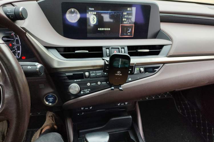 Used Lexus ES 2020 300h Deluxe Edition Audio And AC Panel