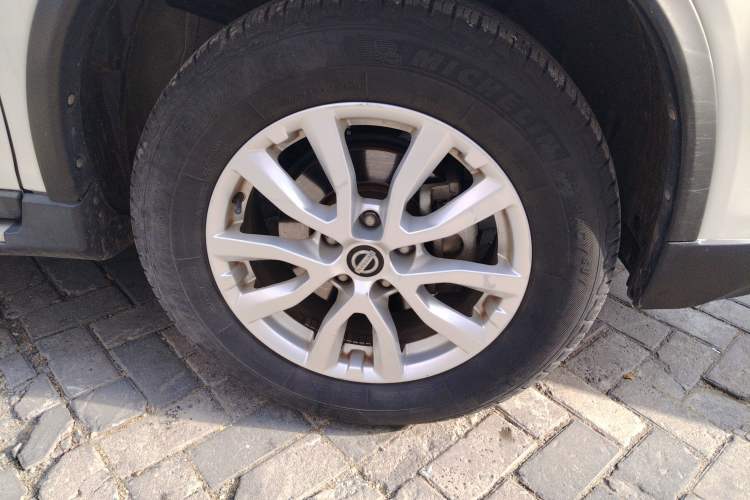 Used Nissan X-Trail 2017 2.0L CVT Comfort Edition 2WD Right Front Wheel Hub