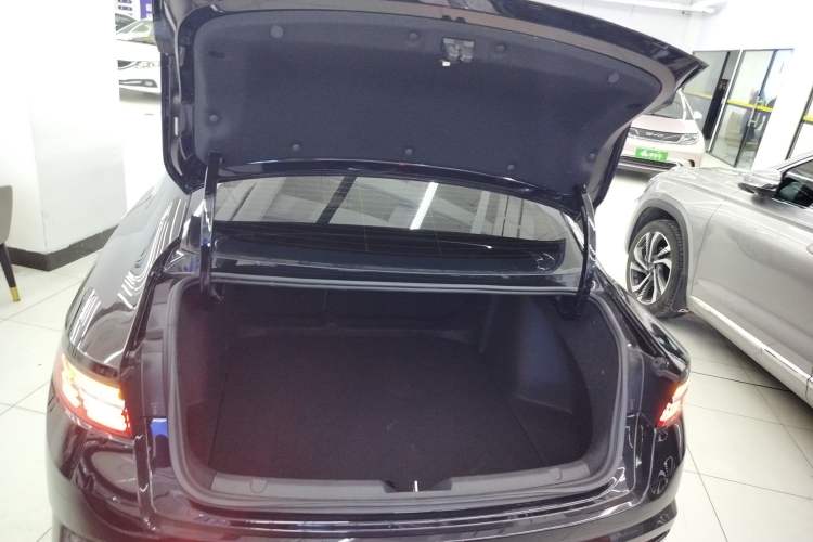 Used Geely Auto Preface 2023 1.5TD Fuyao Version Trunk