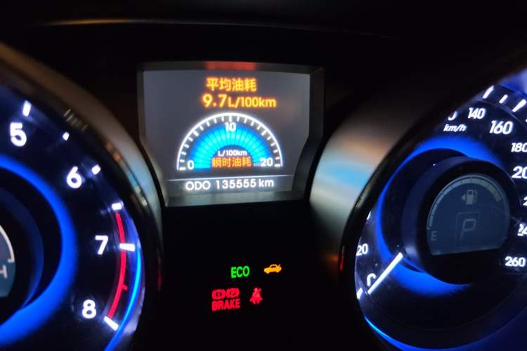 Used Hyundai Sonata 2011 2.0L Automatic Prestige Edition Odometer Close Up