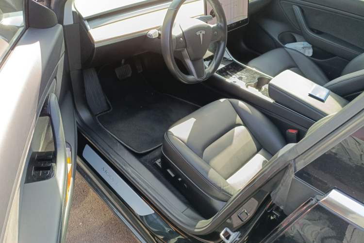 Used Tesla Model 3 2019 Long-Range Rear-Wheel-Drive Version
