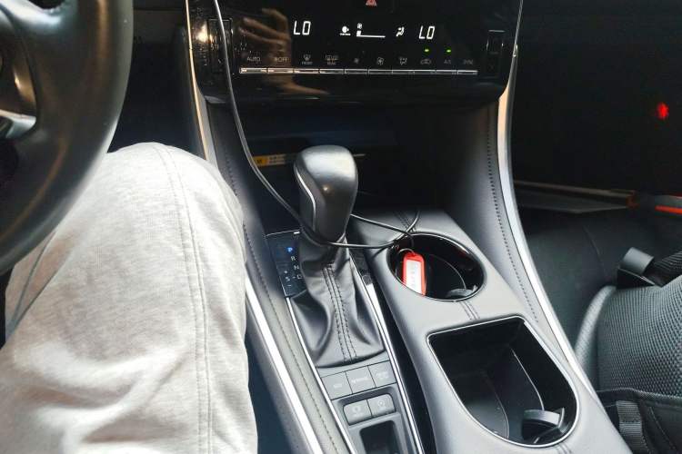 Used Toyota Avalon 2023 2.5L Luxury Edition Gear Lever