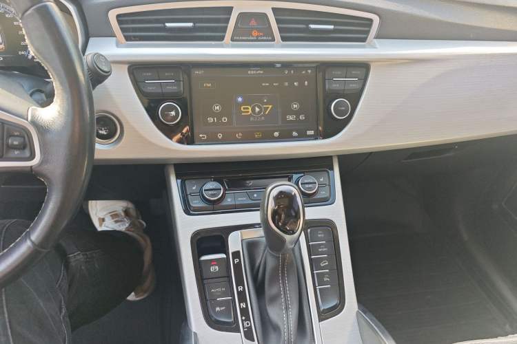 Used Geely Auto Emgrand X7 Sport 2016 1.8TD Automatic Smart Model Audio And AC Panel