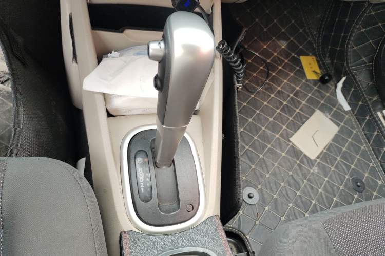 Used Venucia R50 2015 1.6L Automatic Fashion Edition
