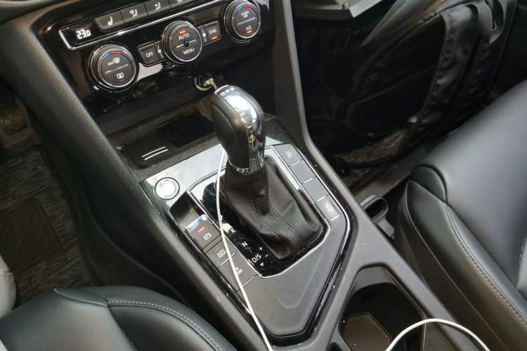 Used Volkswagen Tharu 2019 280TSI Two-Wheel Drive Luxury Edition China V Standard Gear Lever