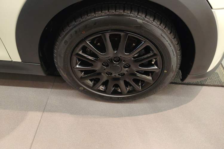 Used MINI 2022 1.5T ONE Right Front Wheel Hub