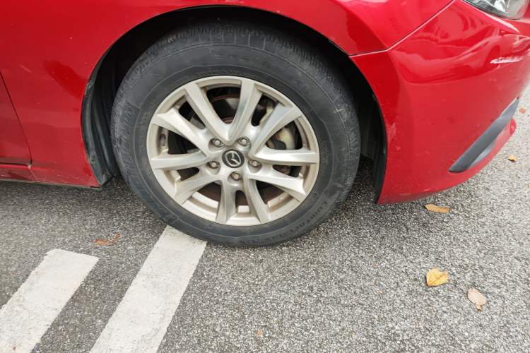 Used Mazda 3 Axela 2014 Sedan 1.5L Manual Comfort Model