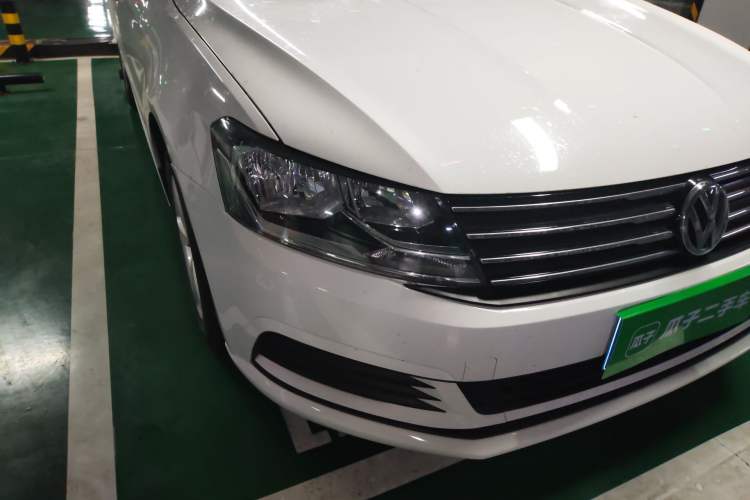 Used Volkswagen Gran Lavida 2015 1.6L Manual Fashion Edition Exterior 3