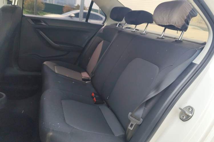 Used Volkswagen Jetta 2015 Value Edition 1.6L Manual Fashionable Style
