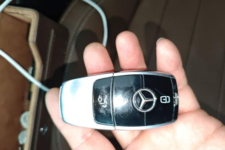 Used Mercedes-Benz E-Class New Energy 2022 Second Facelift E 350 e L Plug-in Hybrid Sedan Vehicle Key