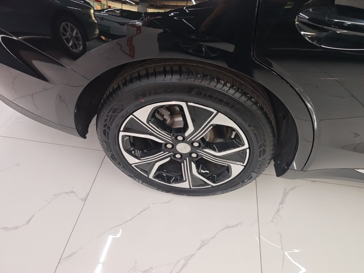 Hongqi E-QM5 2023 Revised Version Basic Travel Edition — снимка 11