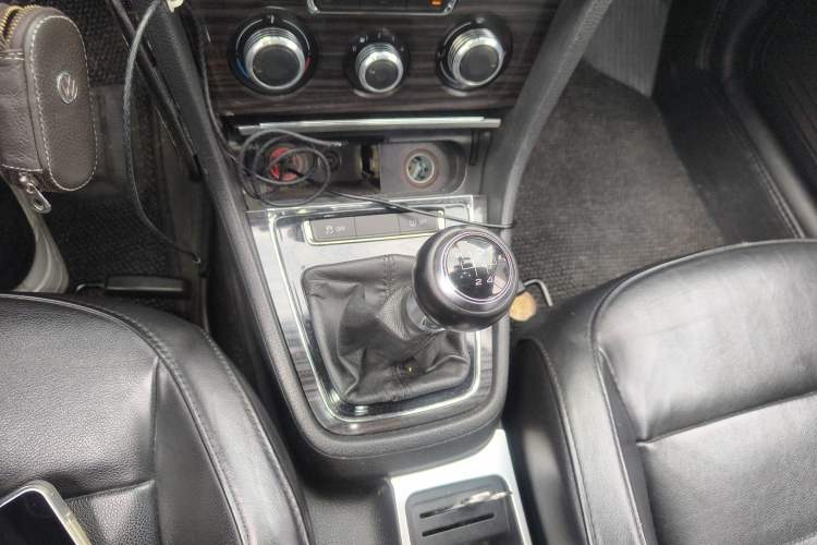 Used Volkswagen Gran Lavida 2013 1.4 TSI Manual Comfort Model Gear Lever