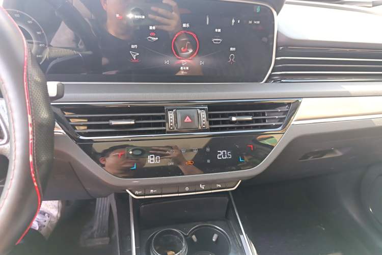 Used Hongqi HS5 2022 Facelifted Version 2.0T Smart Connect Flagship All-Wheel-Drive Edition
