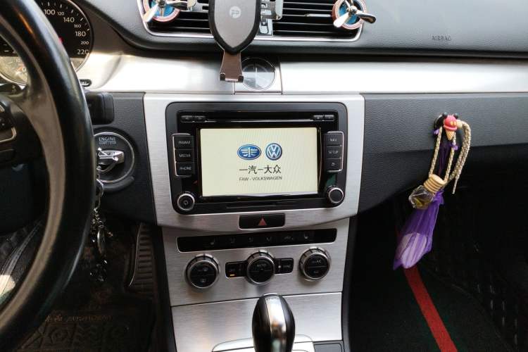 Used Volkswagen FAW-Volkswagen CC 2015 2.0 TSI Ultimate Model Audio And AC Panel