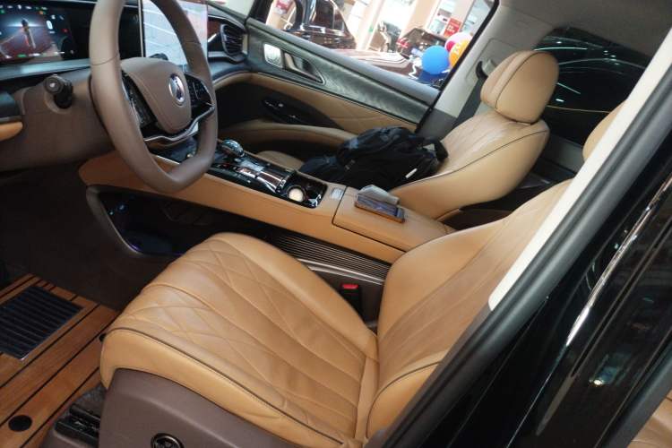 Used Denza D9 2023 DM-i 965 Luxury Model