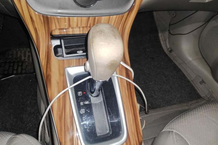 Used Nissan Sylphy 2014 1.6XV CVT Deluxe Edition Gear Lever