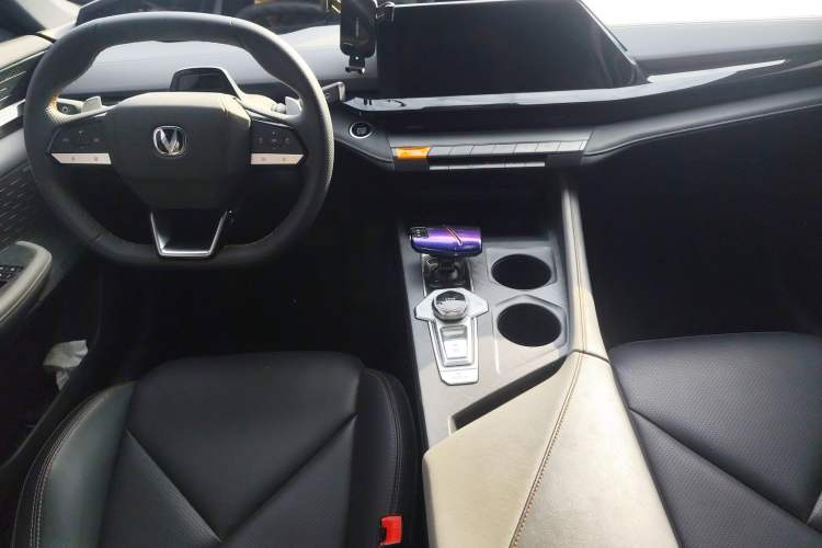 Used Changan UNI-V 2022 1.5T Prestige Version
