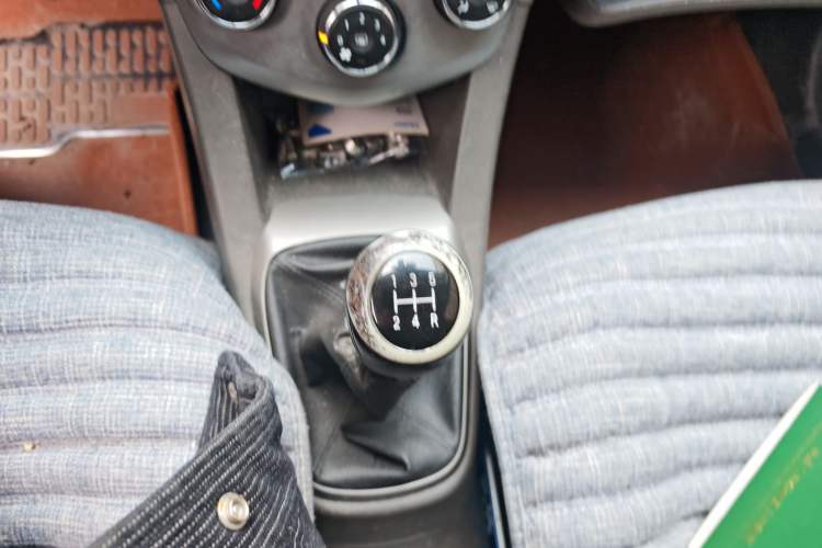 Used Chevrolet Aveo Sonic 2011 Sedan 1.4L MT SL
