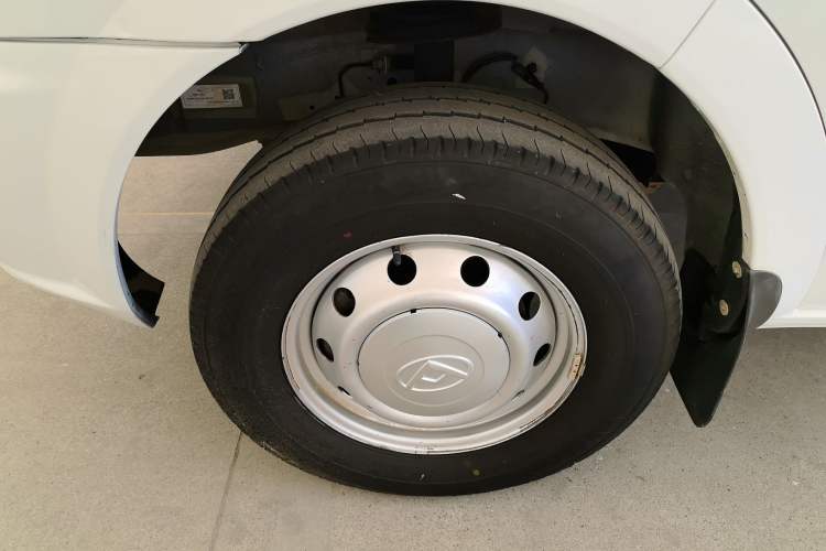 Used SAIC MAXUS Xintu V80 2021 2.0T Manual Classic Aoyuntong Short Wheelbase Mid-Roof 5/6-Seater