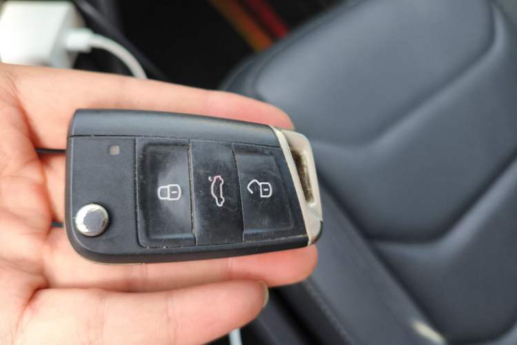 Used Volkswagen Tiguan L 2019 330TSI Automatic Two-Wheel Drive Smart Luxury Version China VI Standard Vehicle Key