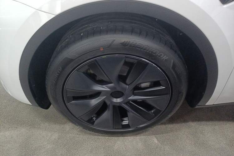 Used Tesla Model Y 2024 Long-Range All-Wheel-Drive Version Left Front Wheel Hub