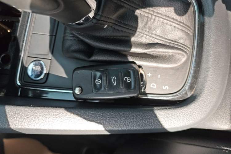 Used Volkswagen Sagitar 2017 230TSI Automatic Comfort Version Vehicle Key