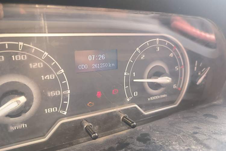 Used SAIC MAXUS Xintu V80 2020 2.5T Manual Classic City Delivery King Short Wheelbase Mid-Roof Design 2/3 Seats