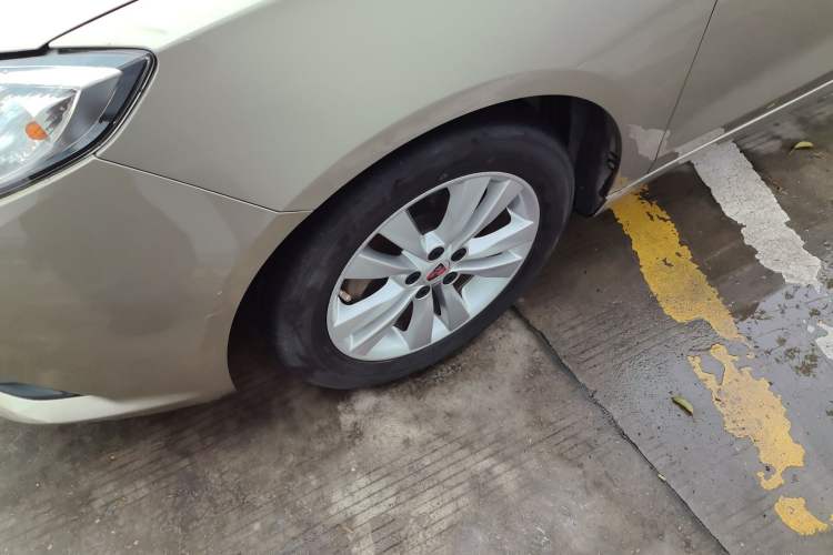 Used Roewe 360 2015 1.5L Manual Luxury Edition Exterior 4