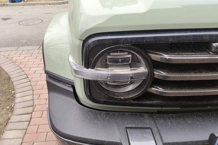 Used Tank 300 2023 City Edition 2.0T—Stylish as Ever Right Front Headlight