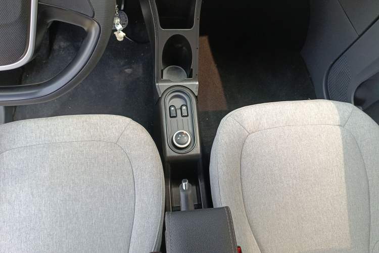 Used Wuling Hongguang MINIEV 2022 Macaron Premium Model – Lithium Iron Phosphate Gear Lever