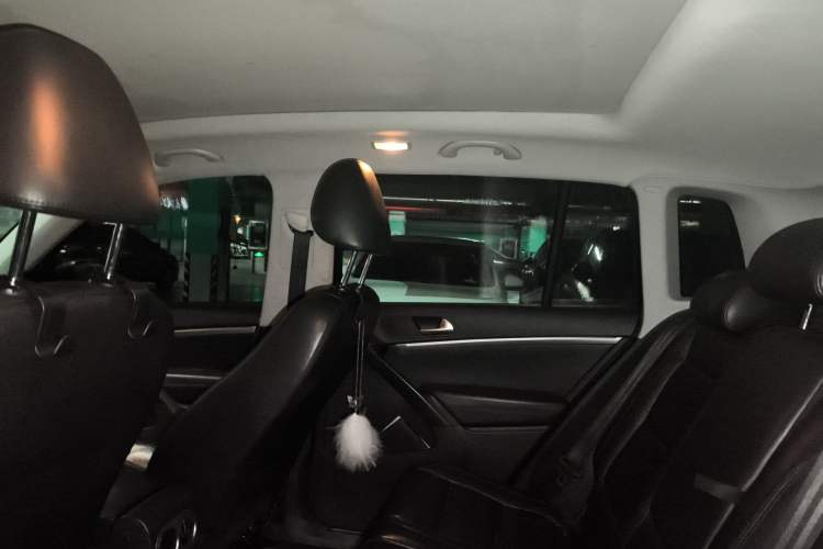 Used Volkswagen Tiguan 2015 1.8TSI Automatic Two-Wheel Drive Luxury Model Headliner