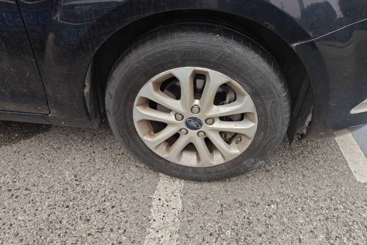 Used Ford Focus 2013 Sedan Classic 1.8L Manual Base Model
