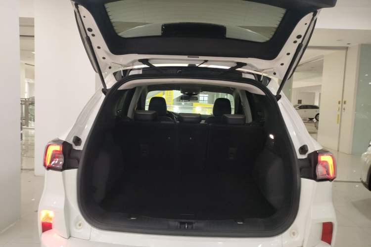 Used Ford Escape 2020 EcoBoost 245 Two-Wheel-Drive Titanium Edition